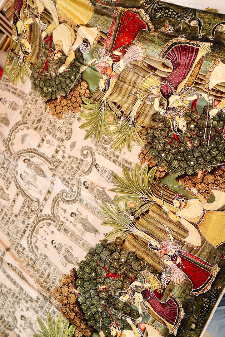 Beige Printed Crepe Silk Saree with Unique Abstract Motifs – Lightweight Drape for Any Occasion