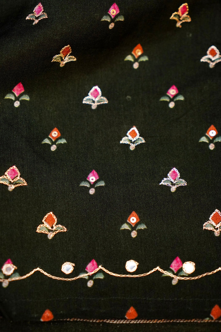 Delicate Pista Green Crepe Silk Saree with Handcrafted Look Figure Motifs