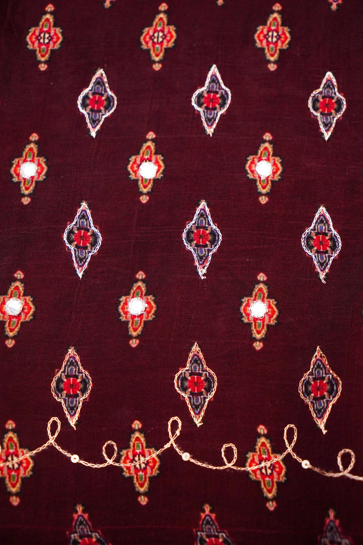 Magenta Crepe Silk Saree with Modern Figure Prints – Lightweight Ethnic Wear for Women