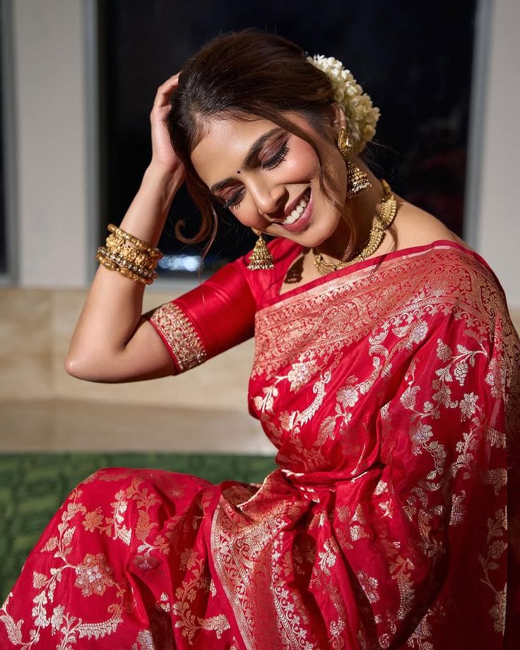 The Art of Heaviness: Why a Heavy Banarasi Saree in Silk Elevates Your Bridal Look