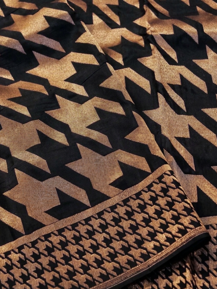 Banarasi Black Crepe Silk Saree with Zari Woven Gerum Design