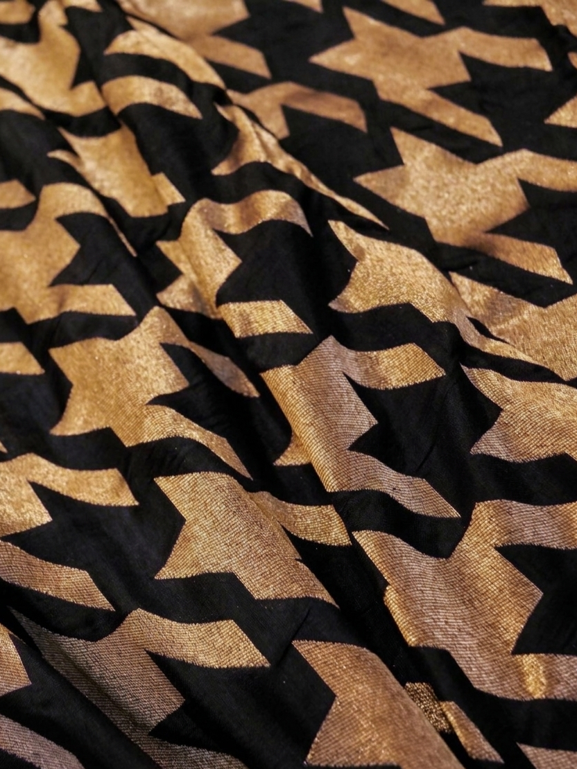 Banarasi Black Crepe Silk Saree with Zari Woven Gerum Design