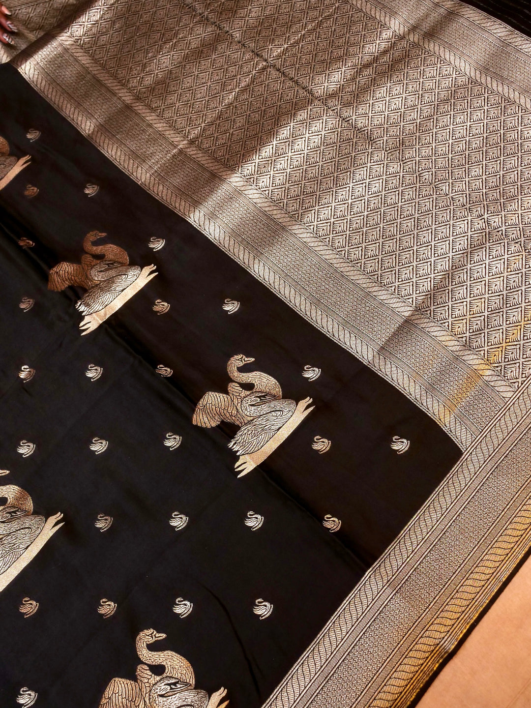 Banarasi Mashru Silk Figure Motif Zari Saree