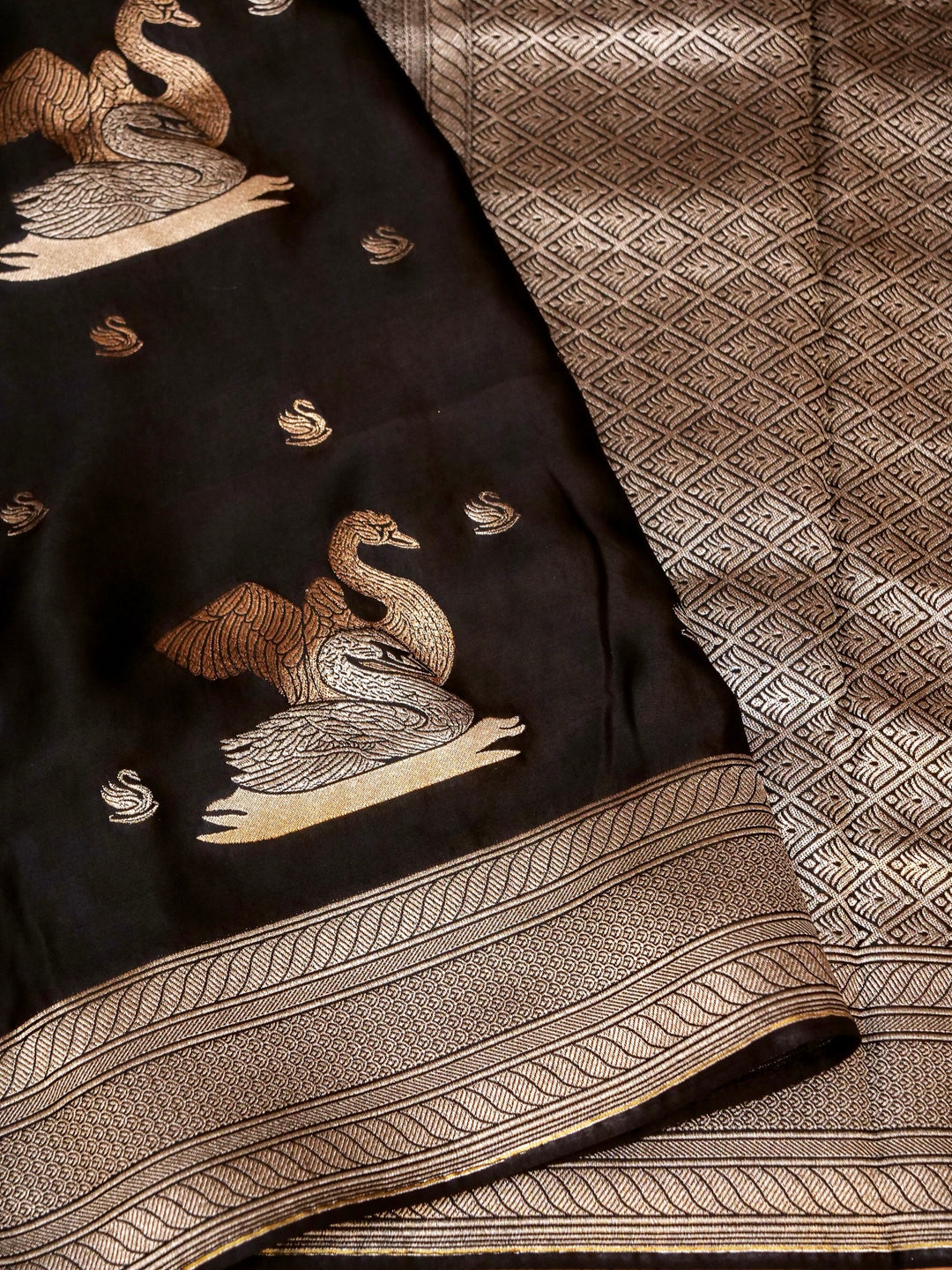 Banarasi Mashru Silk Figure Motif Zari Saree