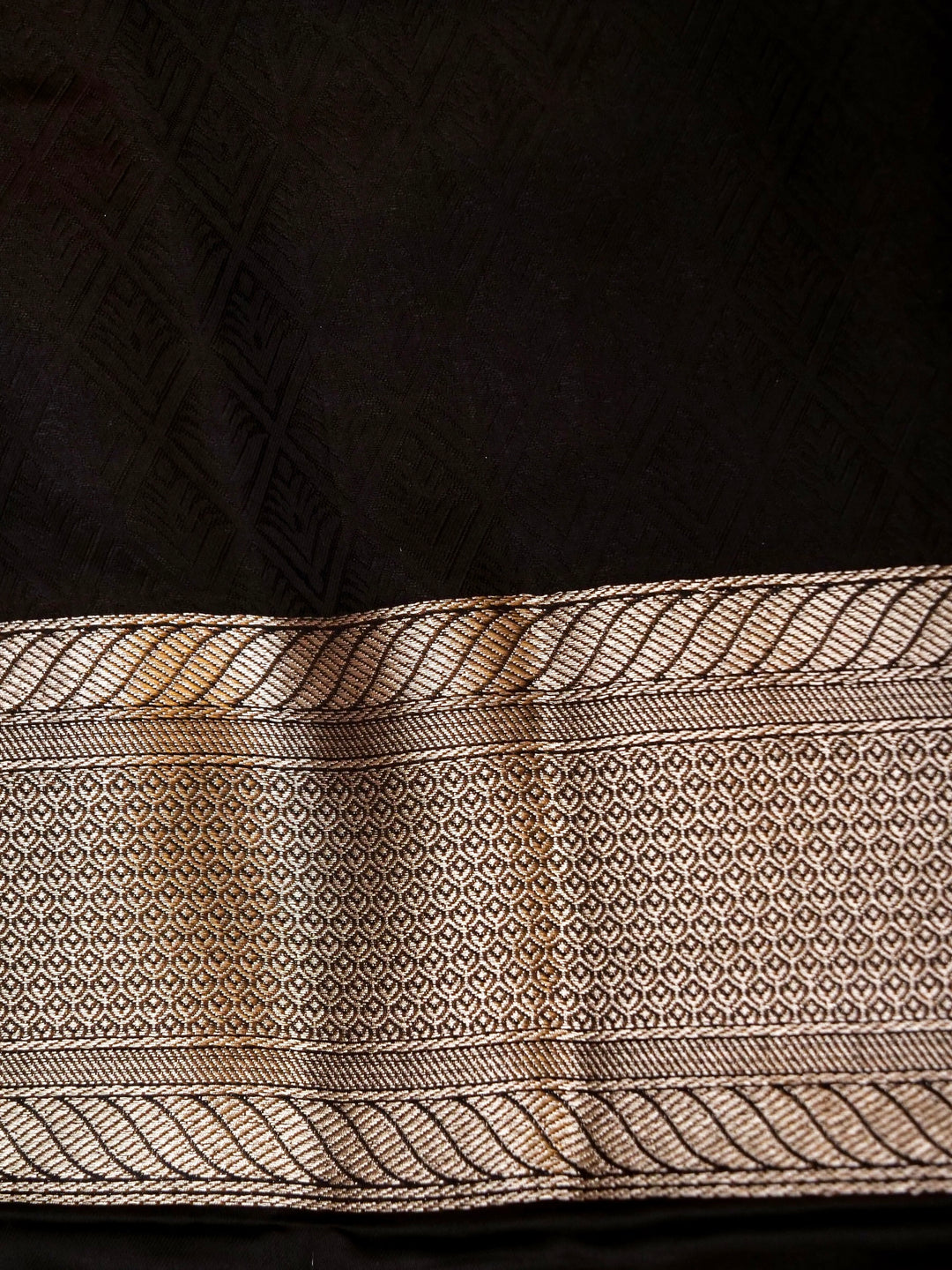 Banarasi Mashru Silk Figure Motif Zari Saree