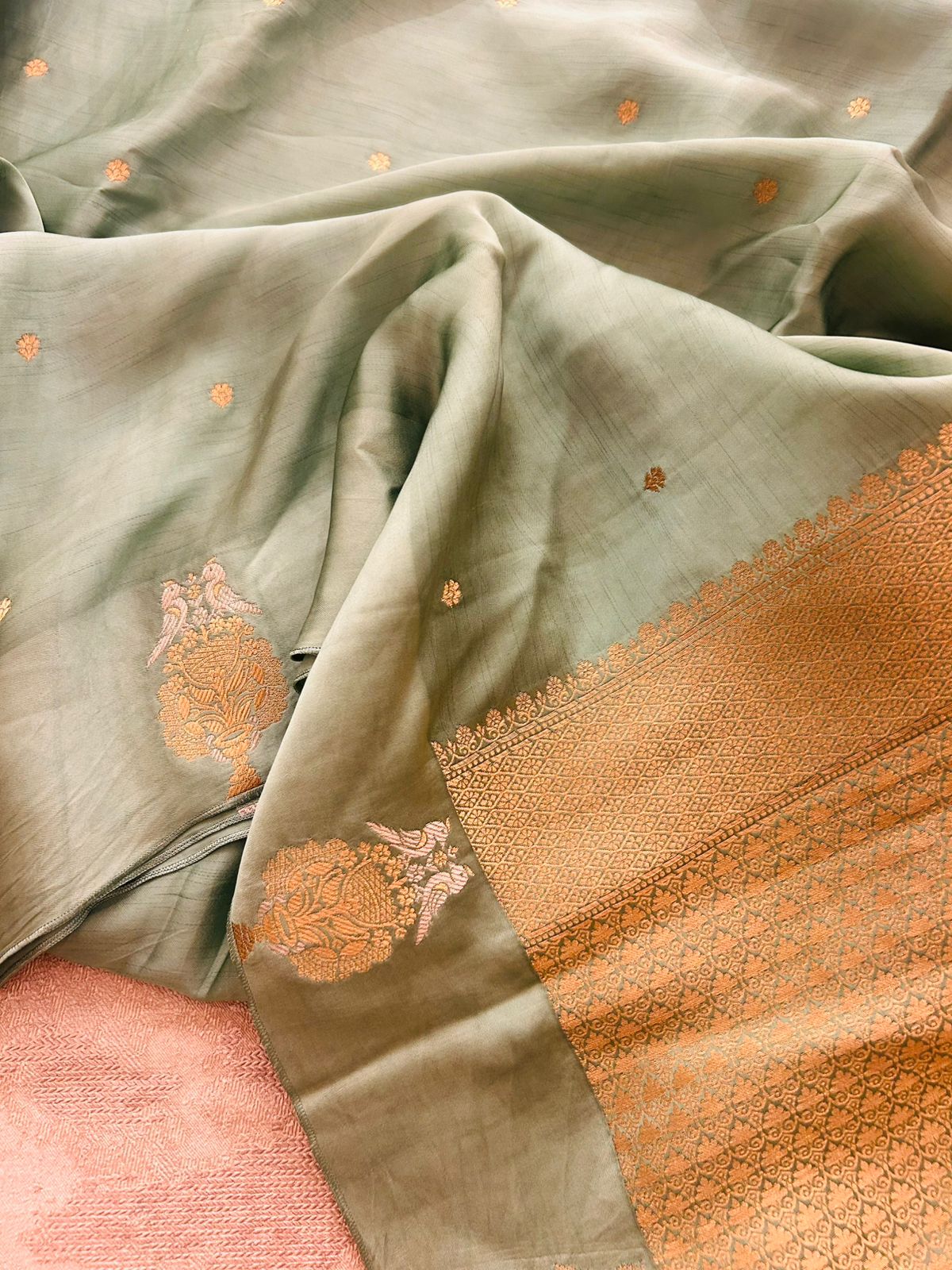 Handwoven Mint Green Banarasi Mashru Silk Woven Saree