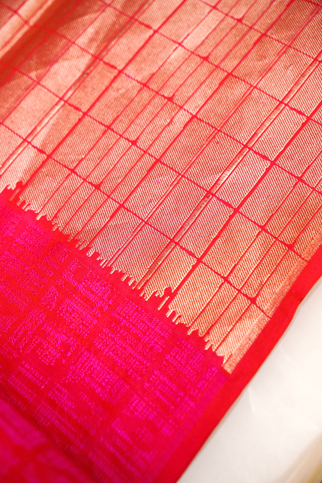 Pink Handwoven Pure Satan Silk Tanchoi Saree with Thread Weaving Design