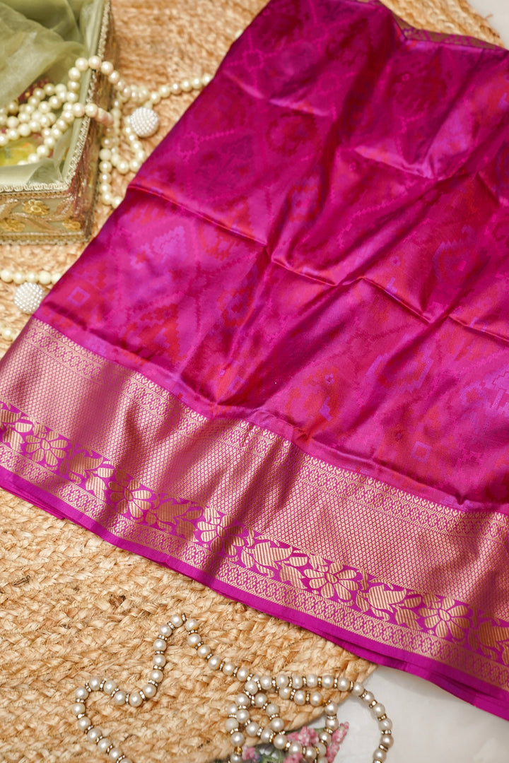 Graceful Pink Handwoven Banarasi Tanchoi Silk Saree with Resham Detailing