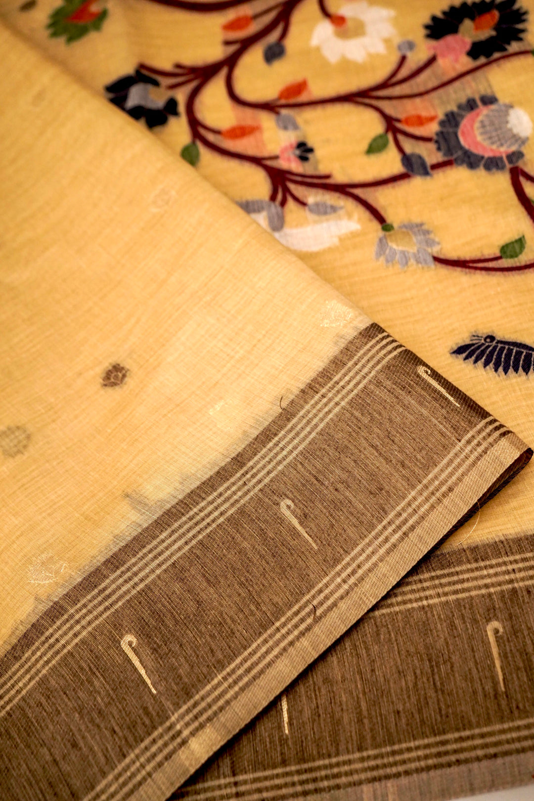 Elegant Beige Cotton Silk Saree with Zari Bootidar Weave Jamdani Inspired Pallu View 3