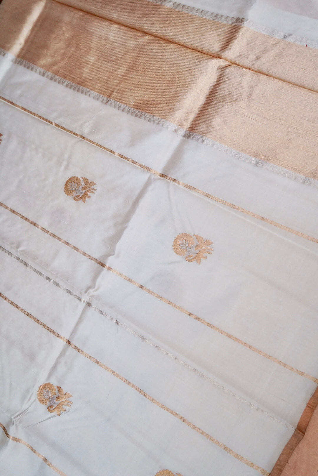 Golden Loom Dreams – Pure Puna Silk Banarasi Weave