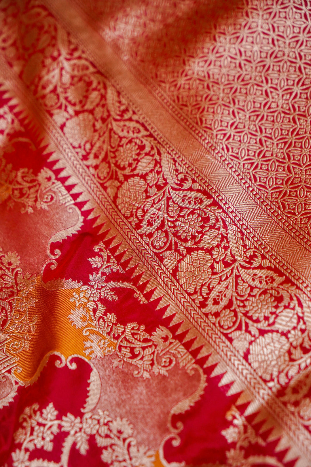 Rangon Ki Lehar Handwoven Banarasi Rangkaat Pure Katan Silk Saree View 5