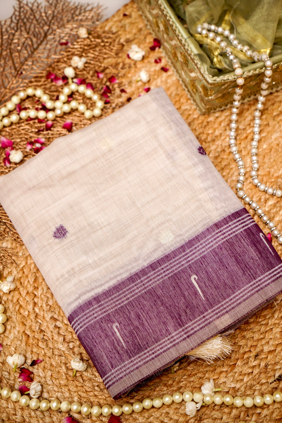 Elegant White Cotton Silk Saree with Thread Zari Bootidar Weave Jamdani Inspired Pallu View 1