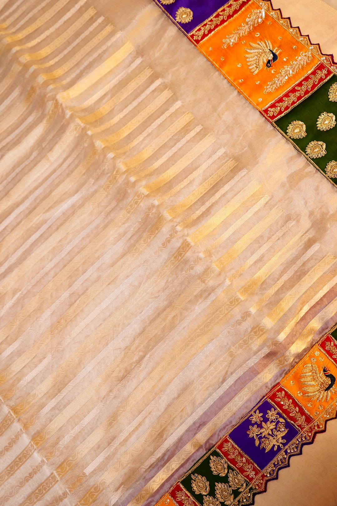 Lustrous Silver Handwoven Banarasi Pure Tissue Silk Saree