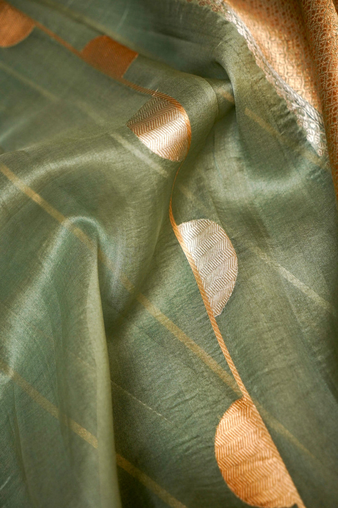 Sonaroopa Elegance Pure Banarasi Organza Handloom Saree View 4