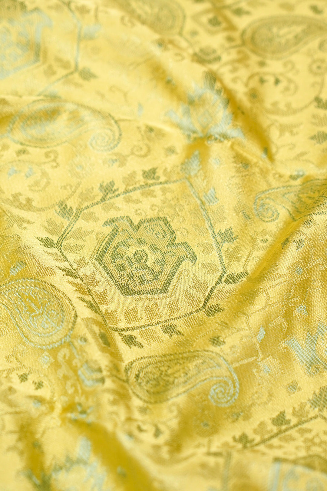 Pastel Yellow Handwoven Banarasi Pure Tanchoi Silk Saree with Resham Elegance