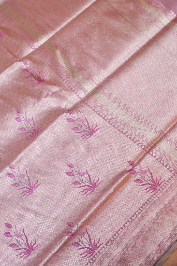 Elegant Mauve Banarasi Katan Silk Saree Featuring Traditional Tanchoi Figure Designs
