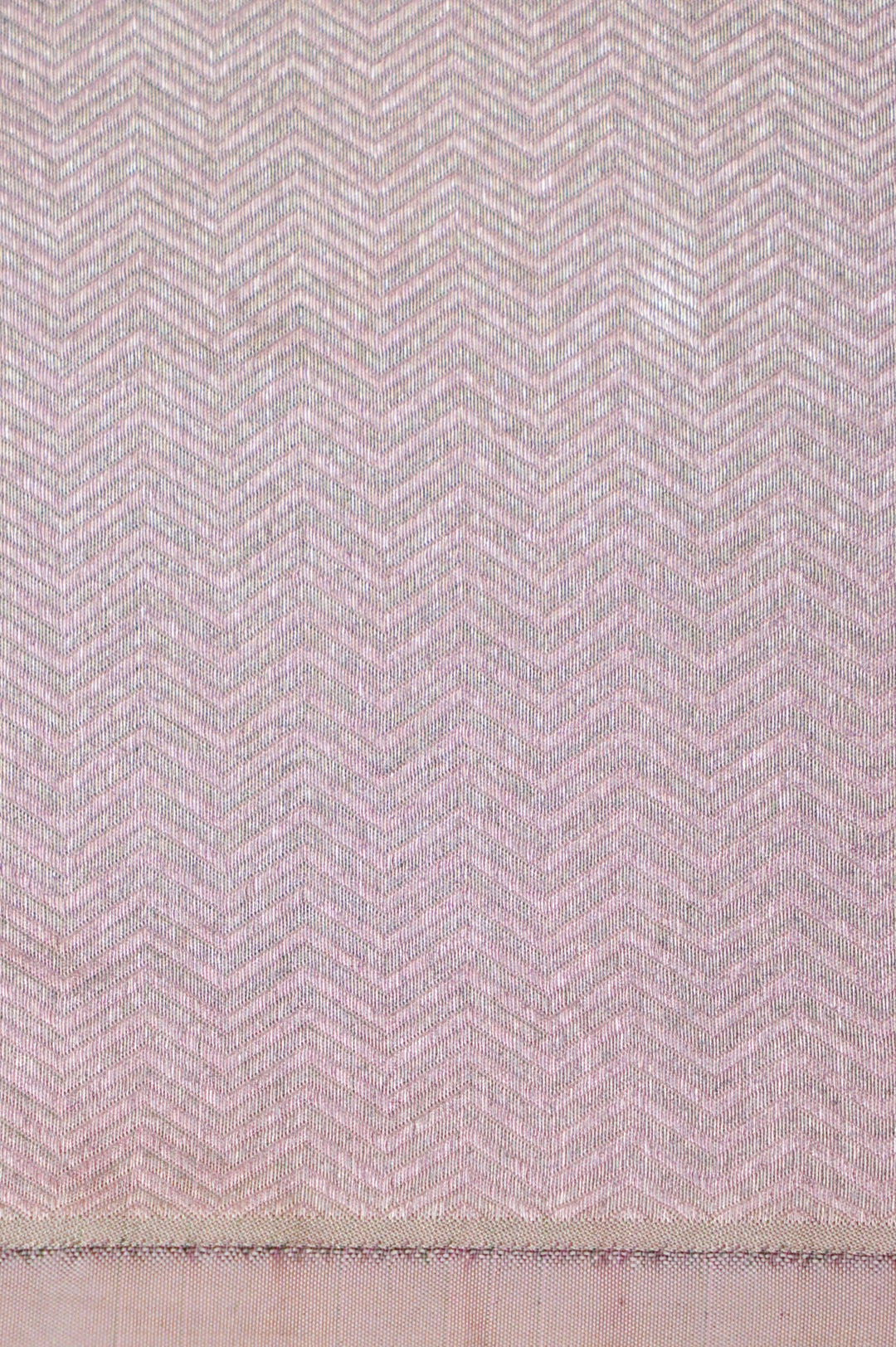 Elegant Mauve Banarasi Katan Silk Saree Featuring Traditional Tanchoi Figure Designs