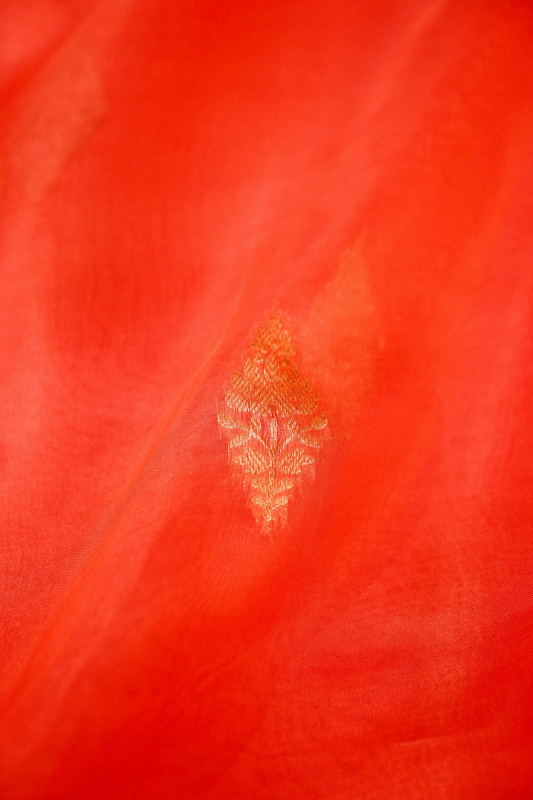 Elegant Peach Sonaroopa Muslin Organza Birds Motif Saree