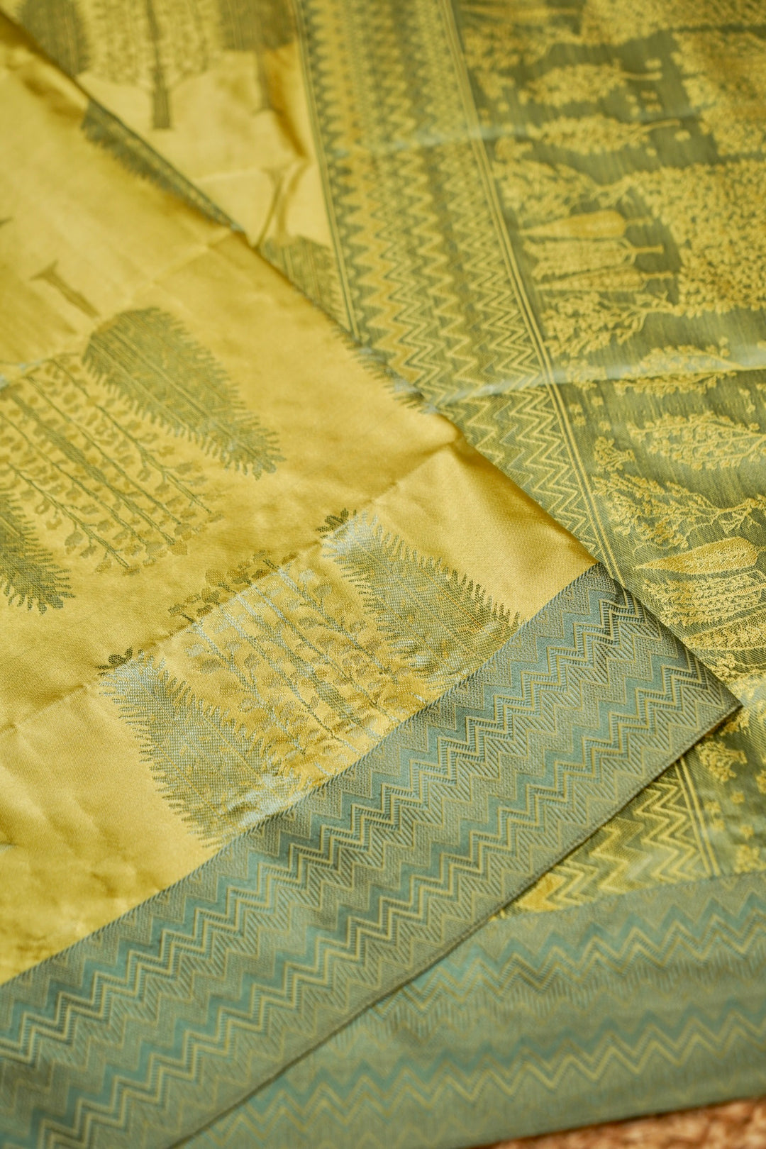 Neon Yellow Handwoven Pure Banarasi Tanchoi Silk Saree