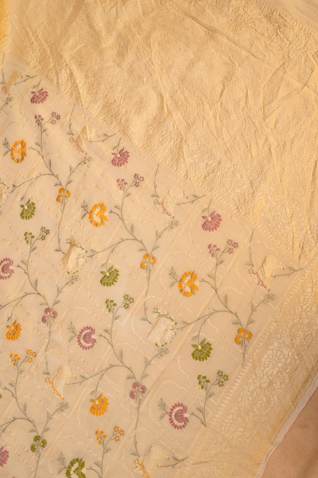 Hansini – Off White Pure Tussar Georgette Bird Motif Saree