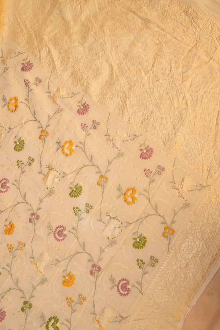 Hansini – Off White Pure Tussar Georgette Bird Motif Saree