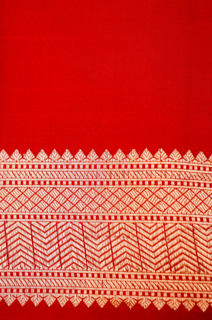 Bridal Crimson Majesty – Handwoven Bridal Banarasi Pure Katan Silk Saree with Zari Bootidar Weaving