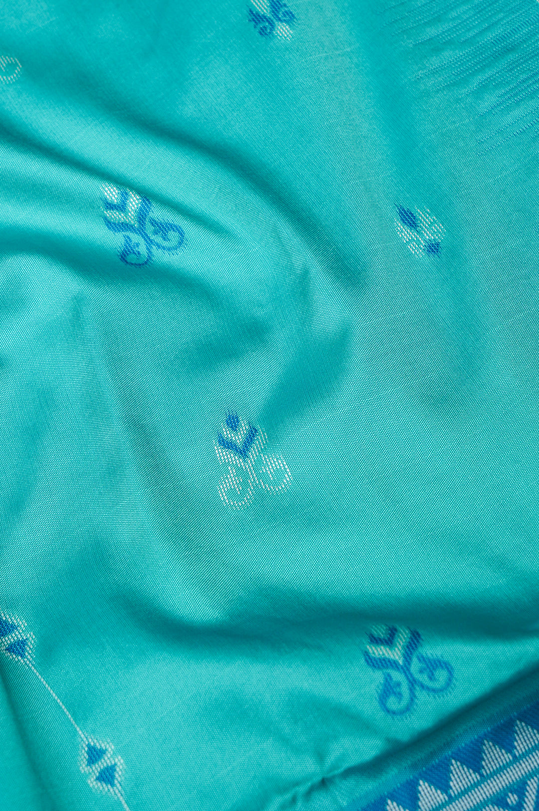 Light Green Soft Silk Kanjivaram Inspired Saree with Contrast Thread Weaving