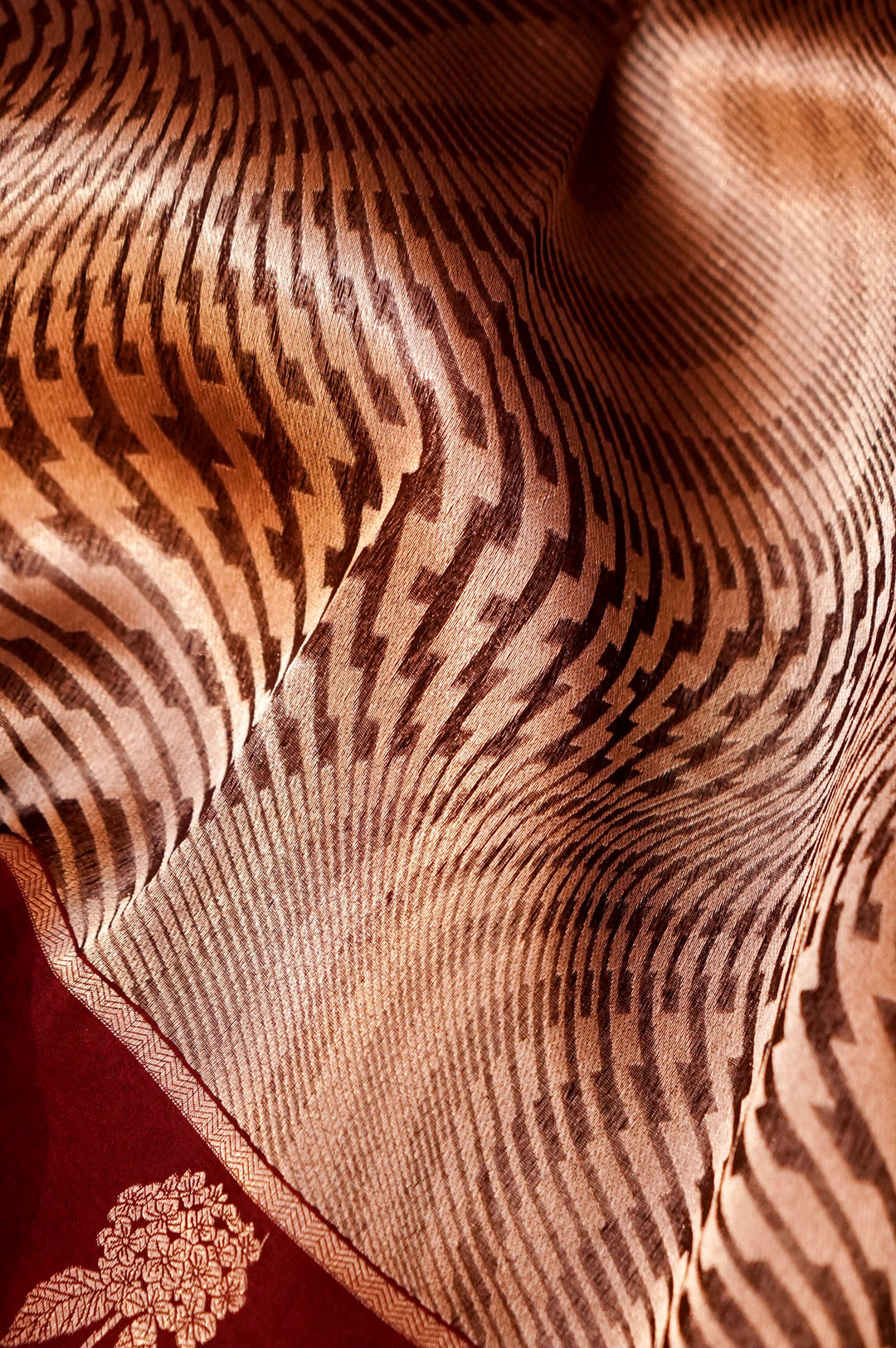 Earthy Elegance – Brown Pure Handloom Organza Silk Saree with Chevron Weaving