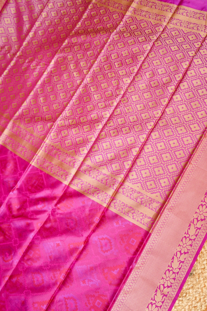Graceful Pink Handwoven Banarasi Tanchoi Silk Saree with Resham Detailing