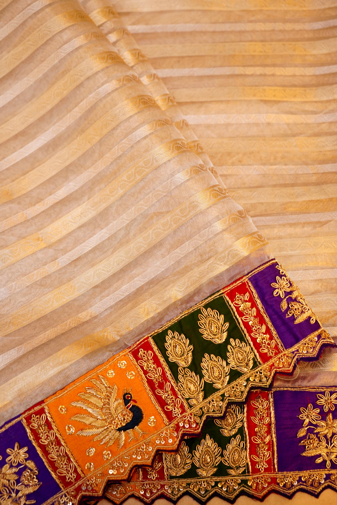 Lustrous Silver Handwoven Banarasi Pure Tissue Silk Saree