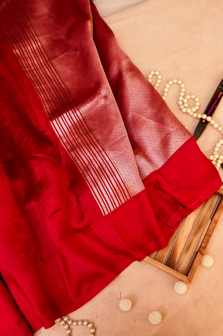 Scarlet Safari Elegance Pink Pure Handloom Silk Saree with Animal Weaving