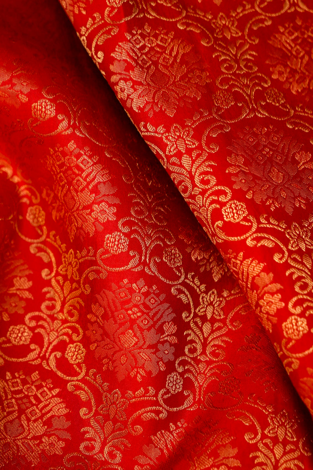 Scarlet Silk Kanjivaram Saree with Intricate Zari Brocade Weave View 4