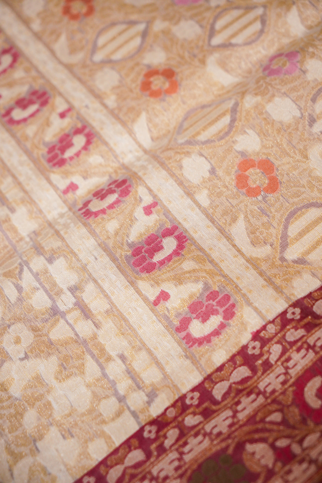 Royal Handwoven Banarasi Avadhi Jamdani Pure Kora Silk Saree with Meenakari Weaving View 5