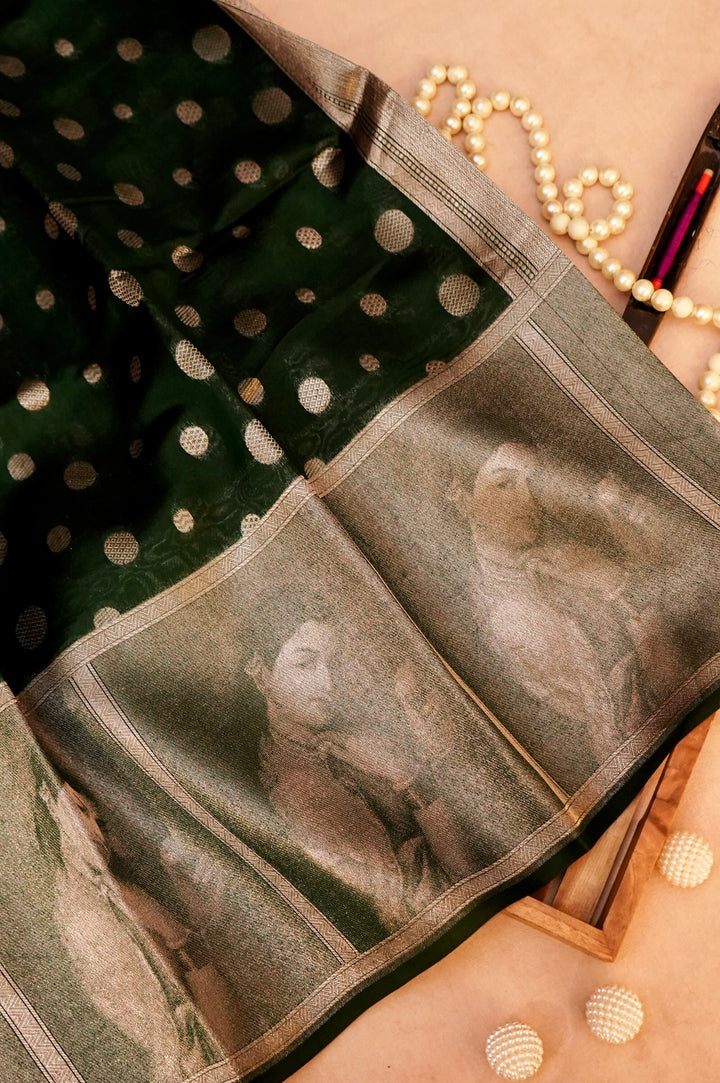 Emerald Majesty – Dark Green Pure Katan Silk Handloom Contemporary Banarasi Madhubala Weaving Saree