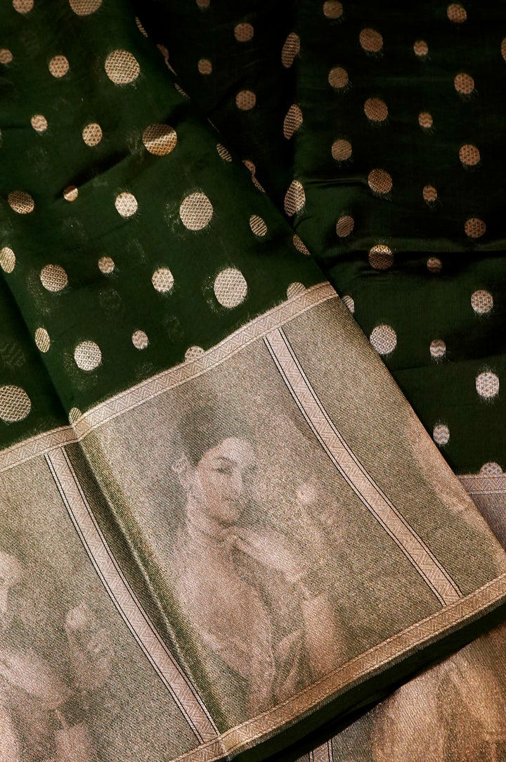 Emerald Majesty – Dark Green Pure Katan Silk Handloom Contemporary Banarasi Madhubala Weaving Saree