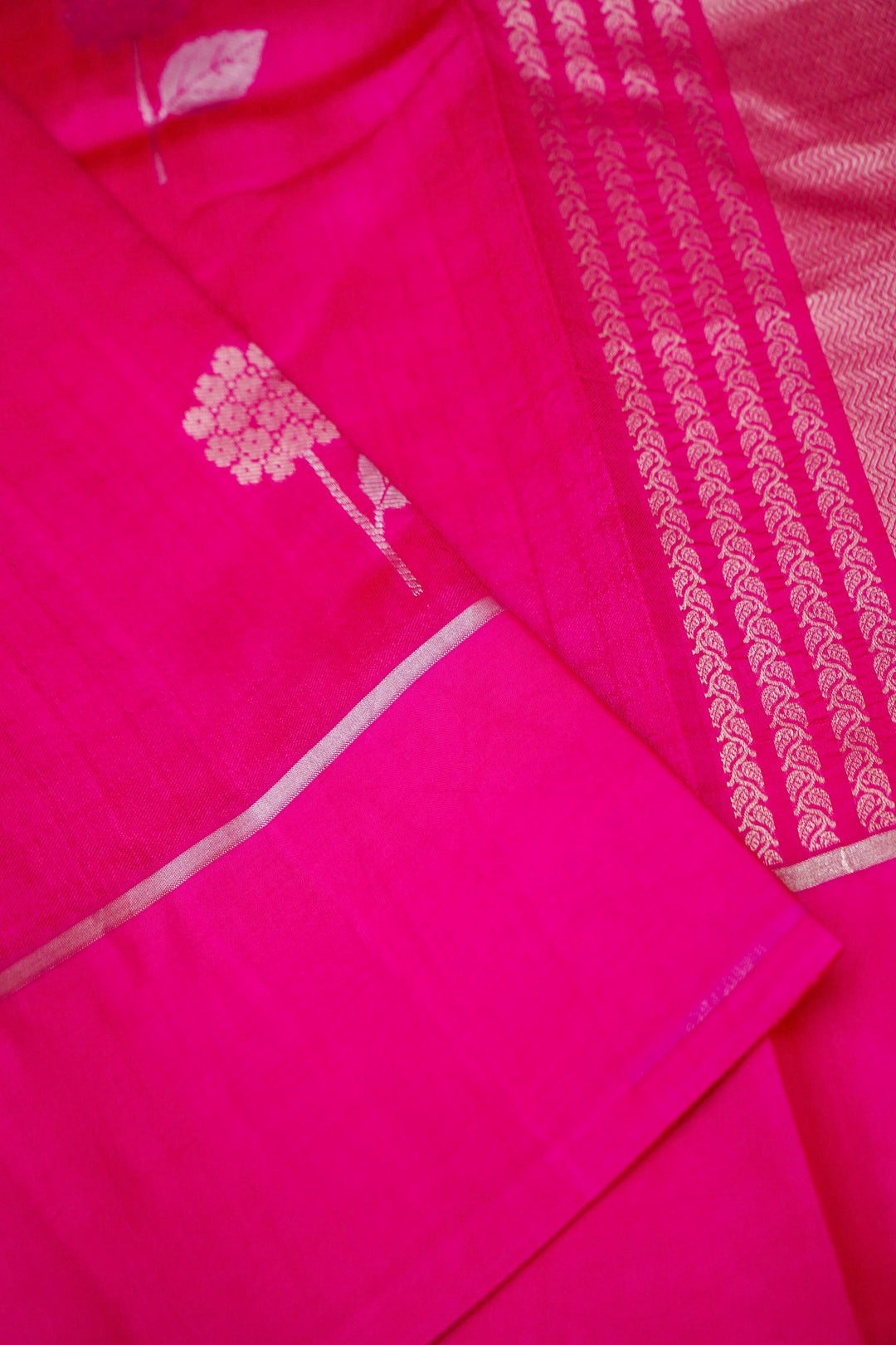Fuchsia Check Pure Katan Silk Banarasi Saree View 3