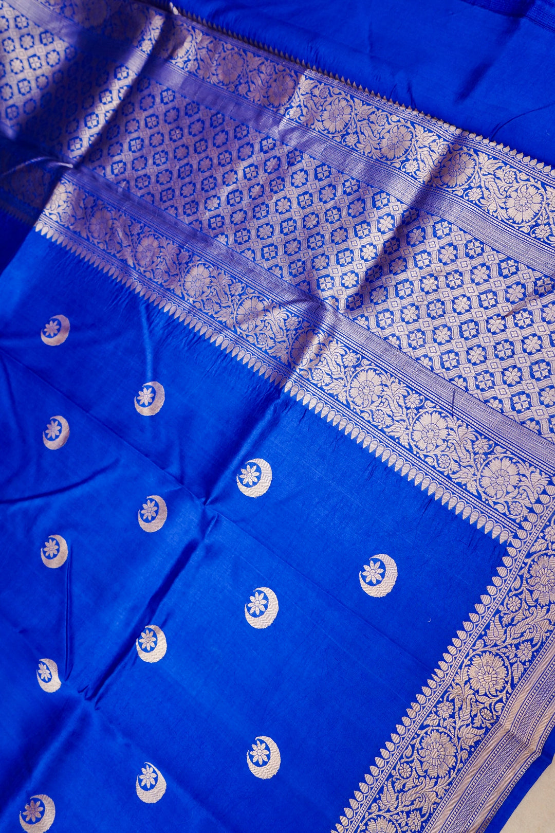 Royal Blue Chand Boora Sonakshi Sinha Inspired Banarasi Saree View 2