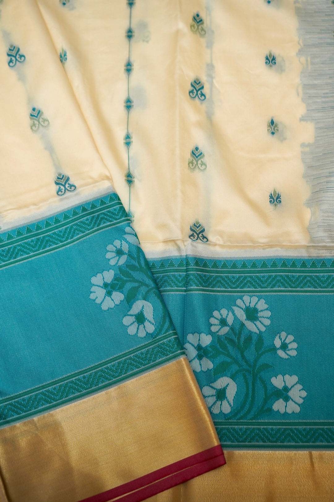 Cream Soft Silk Kanjivaram Inspired Saree with Contrast Thread Weaving