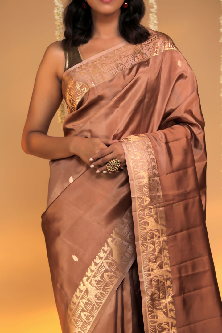 deep mauve handwoven banarasi pure mashru silk shikargah weaving border and pallu closeup view 1