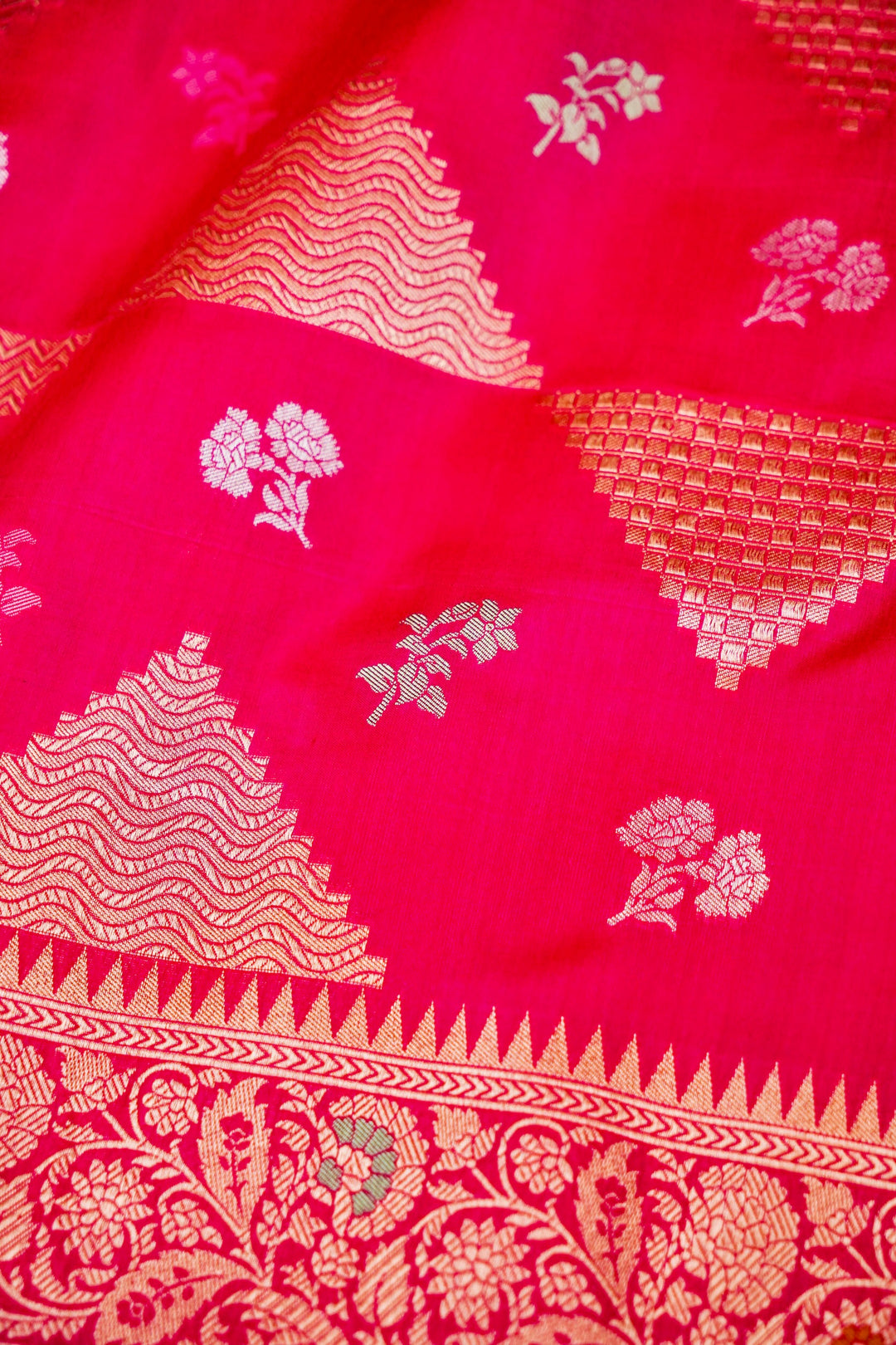 Exquisite Pink Handwoven Bridal Banarasi Pure Katan Silk Saree