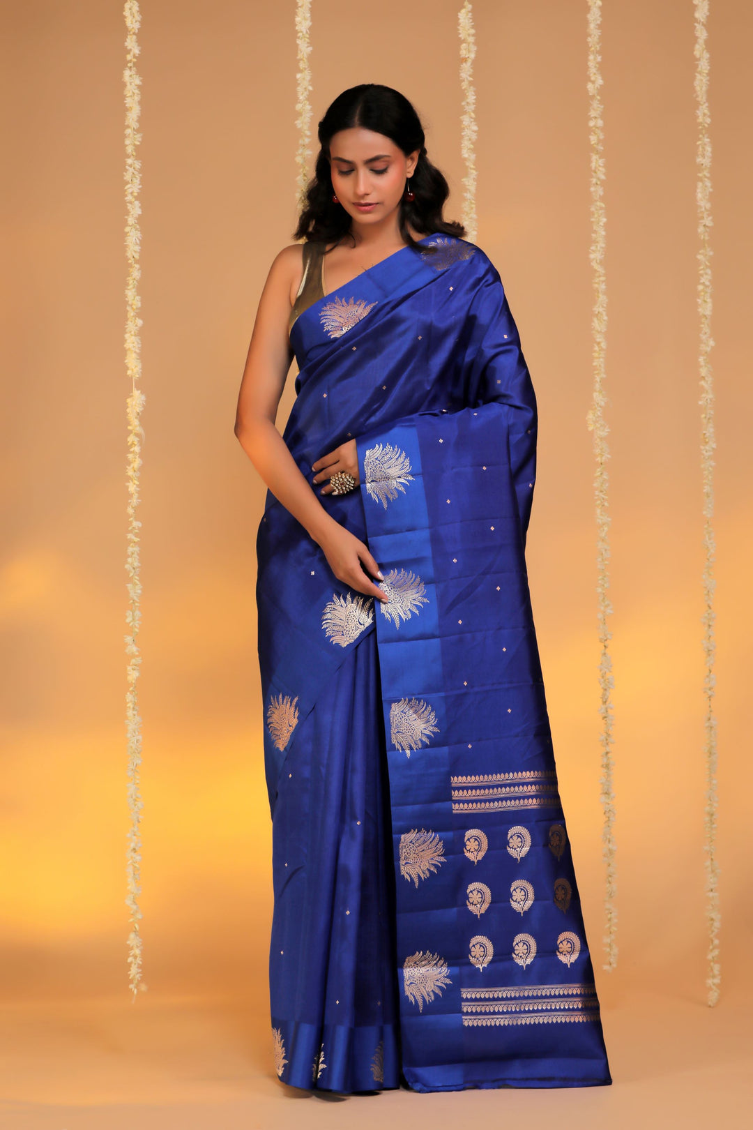 handwoven royal blue banarasi pure mashru silk leopard motif raw mango saree front view 2