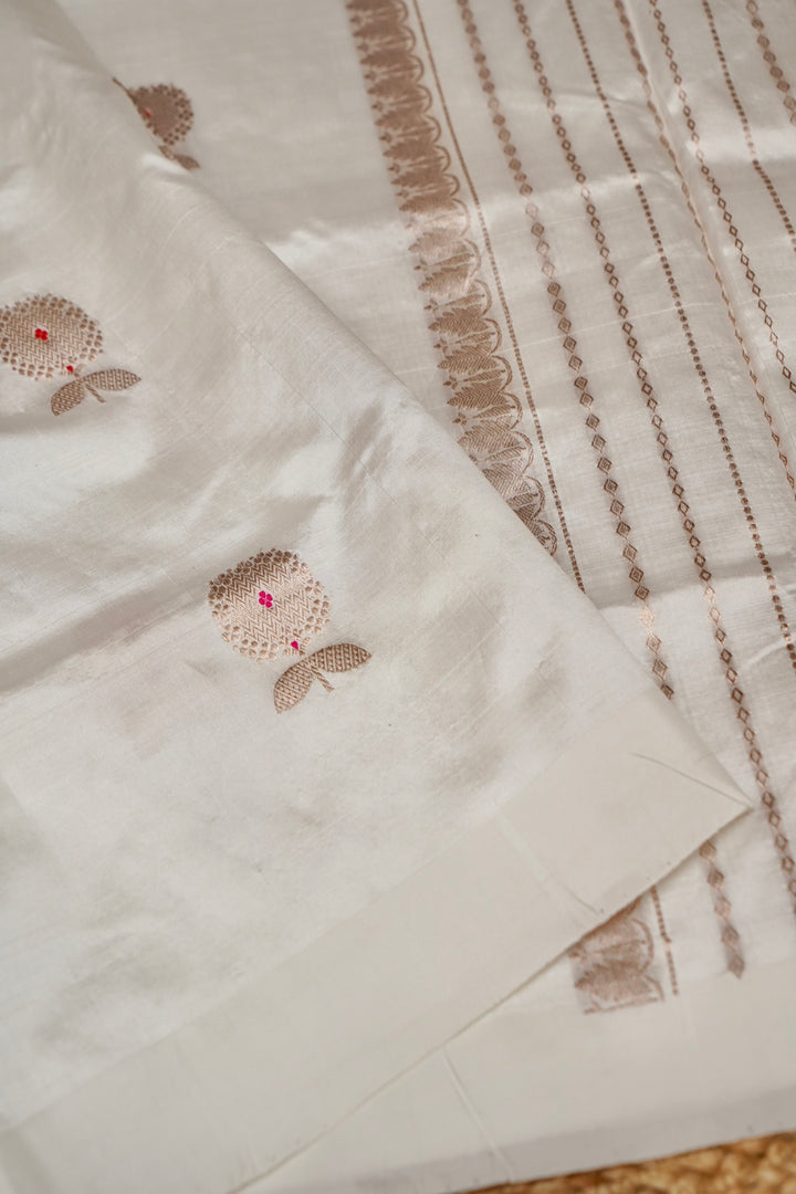 Handwoven Banarasi Pure Puna Silk Saree with Zari Woven Floral Motifs