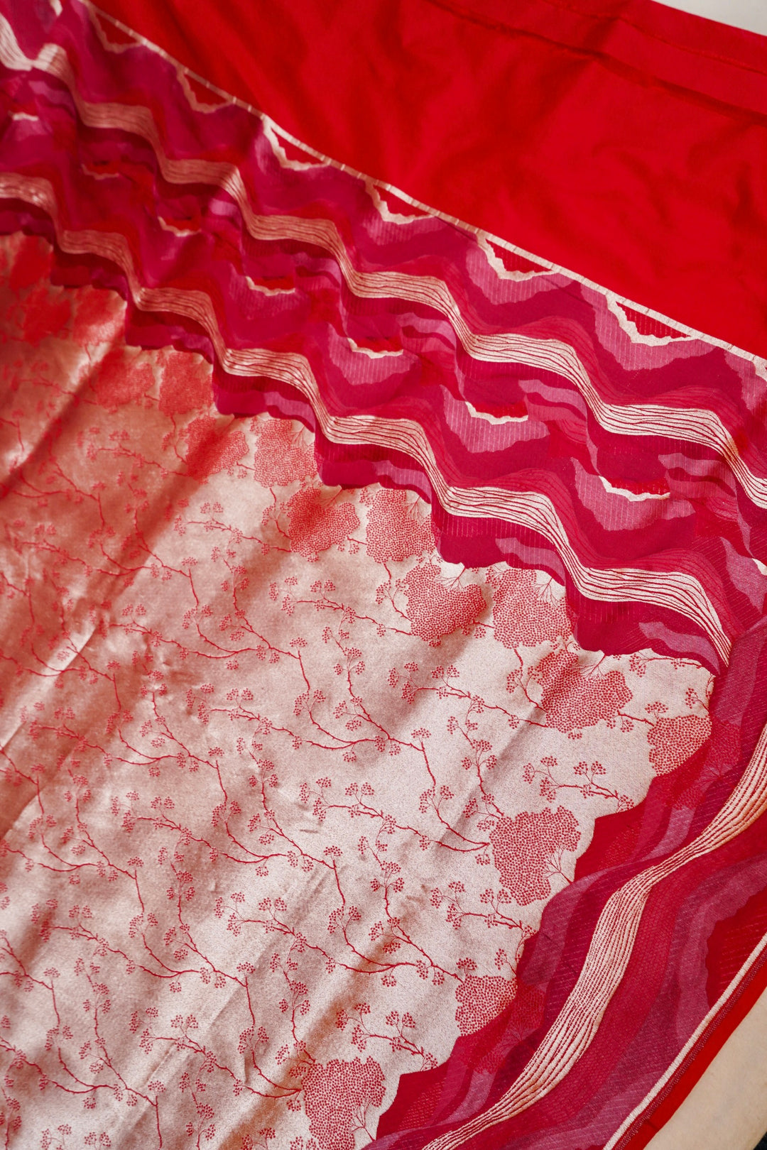 Banarasi Handloom Crimson Dune and Vine Katan Silk Banarasi Saree View 2