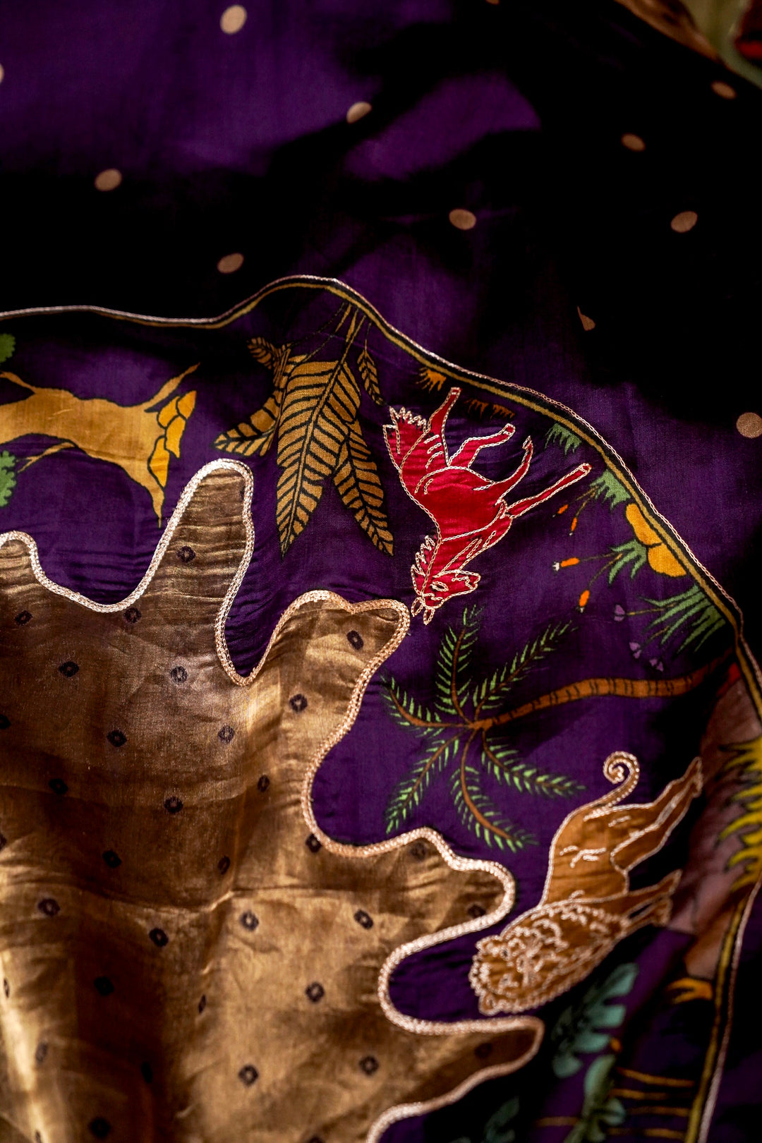 Figure Motif Elegance Violet Tissue Saree with Silk Anchal Closeup View 1