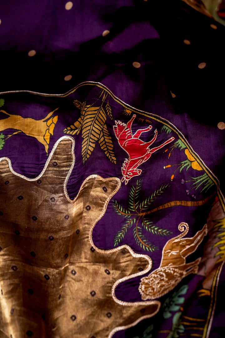 Figure Motif Elegance Violet Tissue Saree with Silk Anchal Closeup View 1