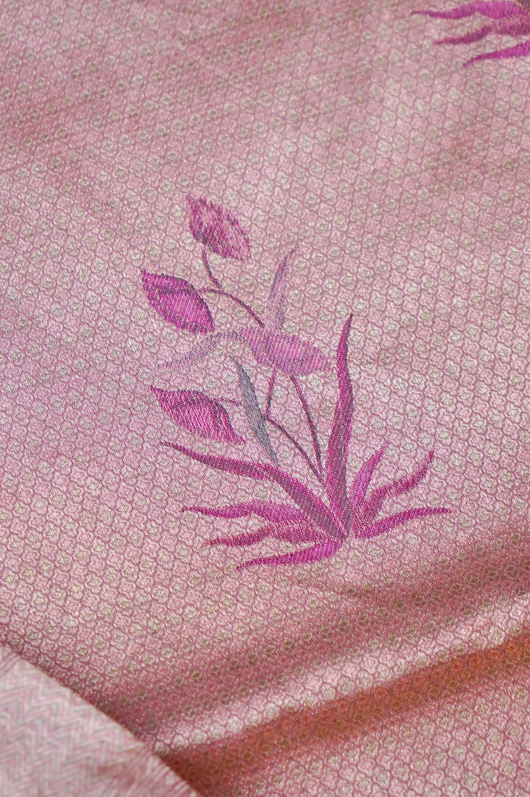 Elegant Mauve Banarasi Katan Silk Saree Featuring Traditional Tanchoi Figure Designs