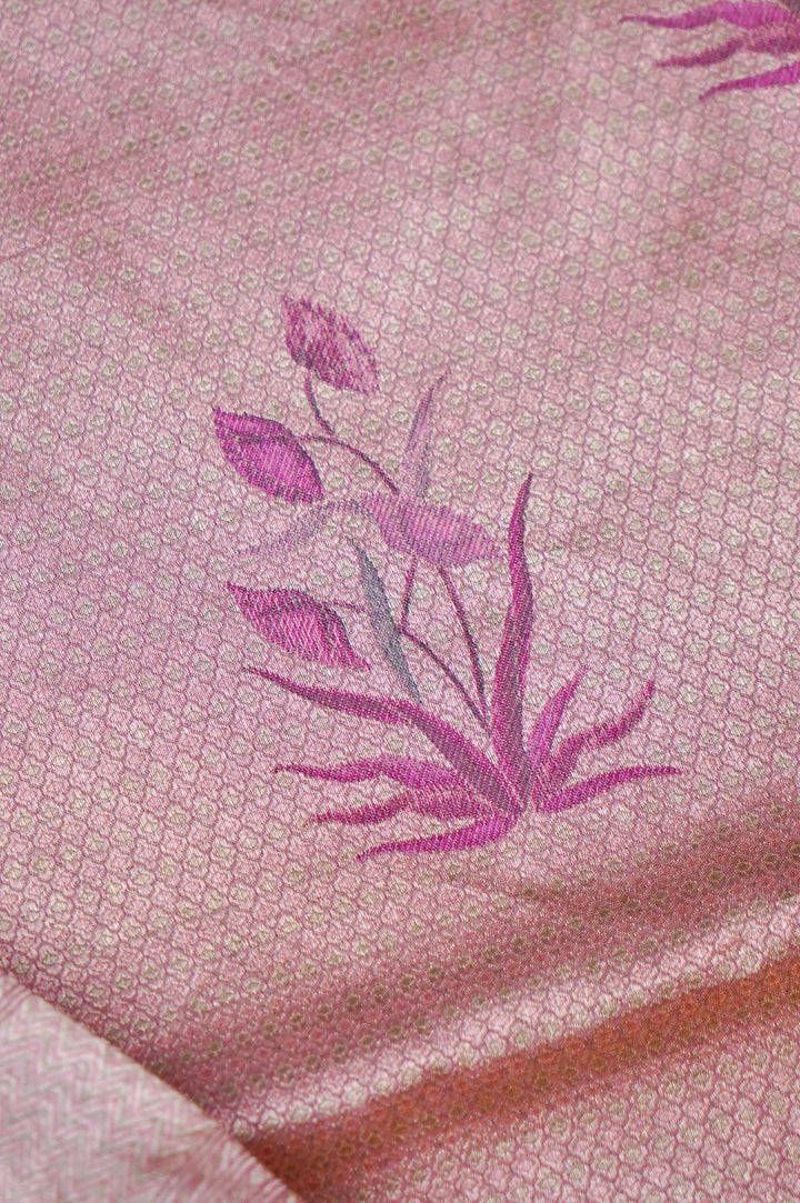 Elegant Mauve Banarasi Katan Silk Saree Featuring Traditional Tanchoi Figure Designs