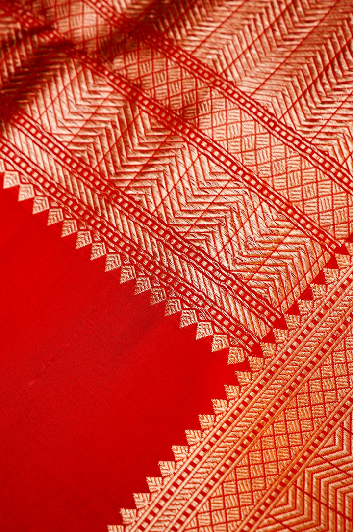 Bridal Crimson Majesty – Handwoven Bridal Banarasi Pure Katan Silk Saree with Zari Bootidar Weaving