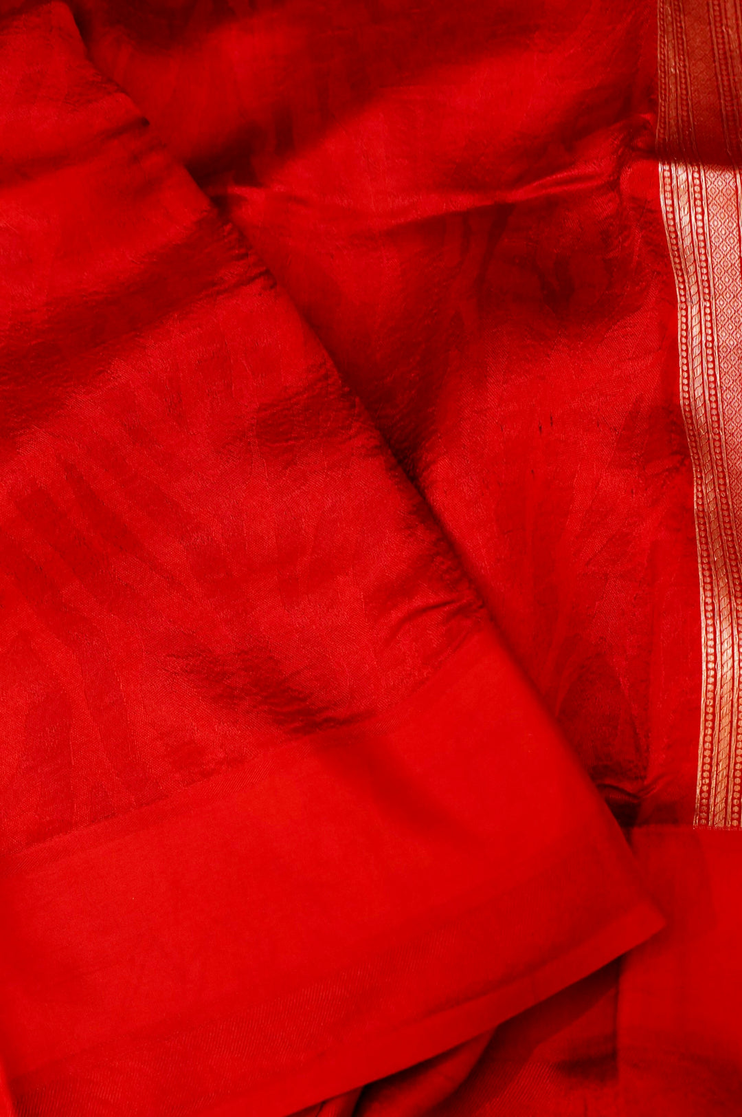 Bridal Crimson Majesty – Pure Handloom Silk Saree with Animal Weaving