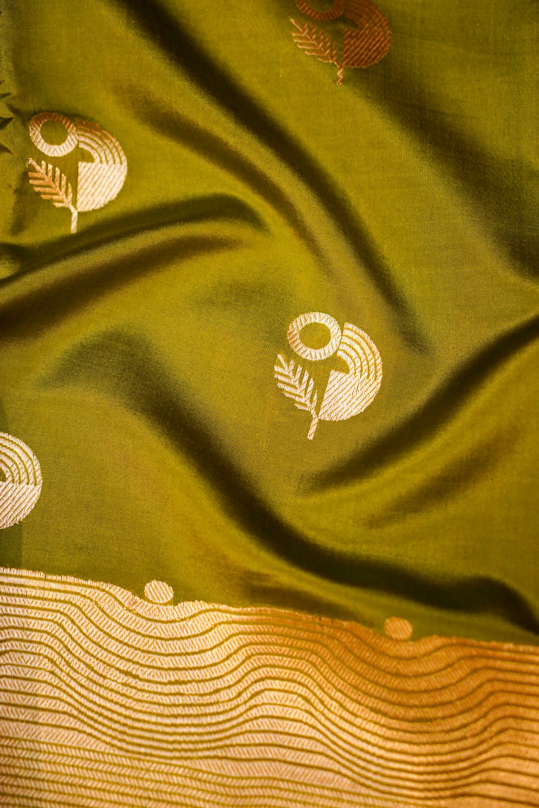 Regal Parrot Green – Handwoven Banarasi Pure Katan Silk Saree with Zari Weave Design